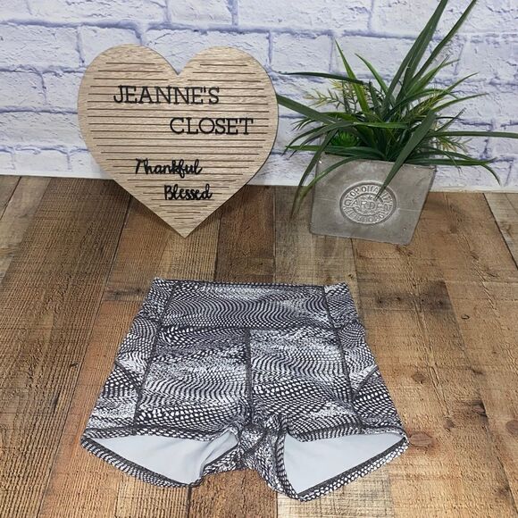 Lululemon In Movement Short *Everlux 2.5"
Swerve Vapor Metal Grey - Picture 12 of 14